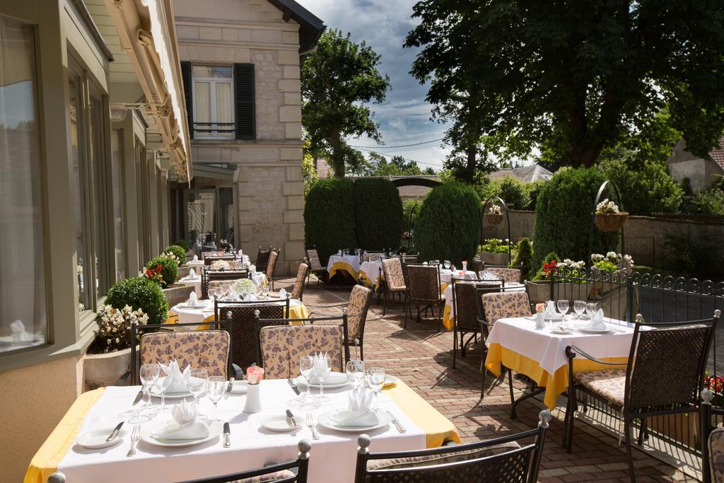 Hotel & Restaurant Le Relais D'Aumale Orry-La-Ville Exterior foto