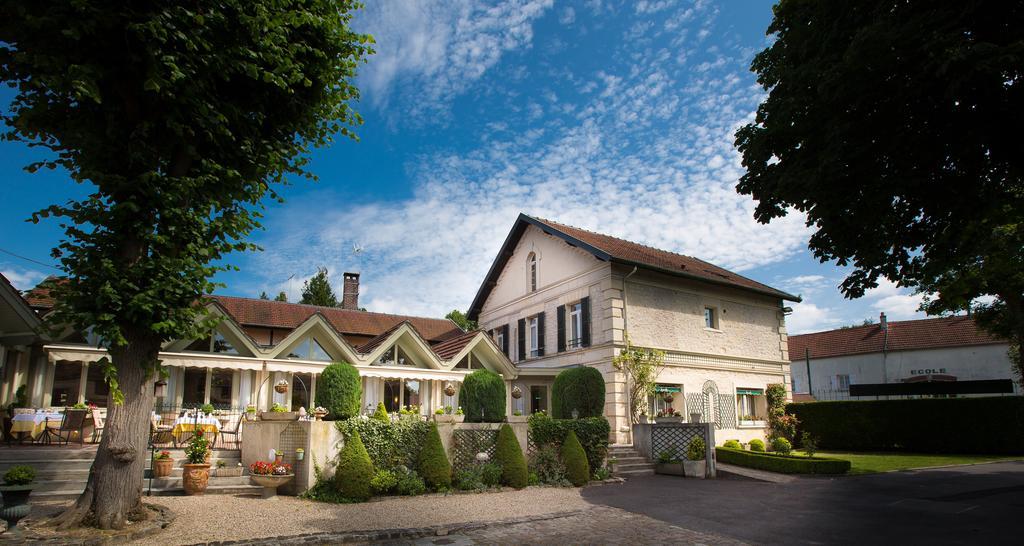 Hotel & Restaurant Le Relais D'Aumale Orry-La-Ville Exterior foto