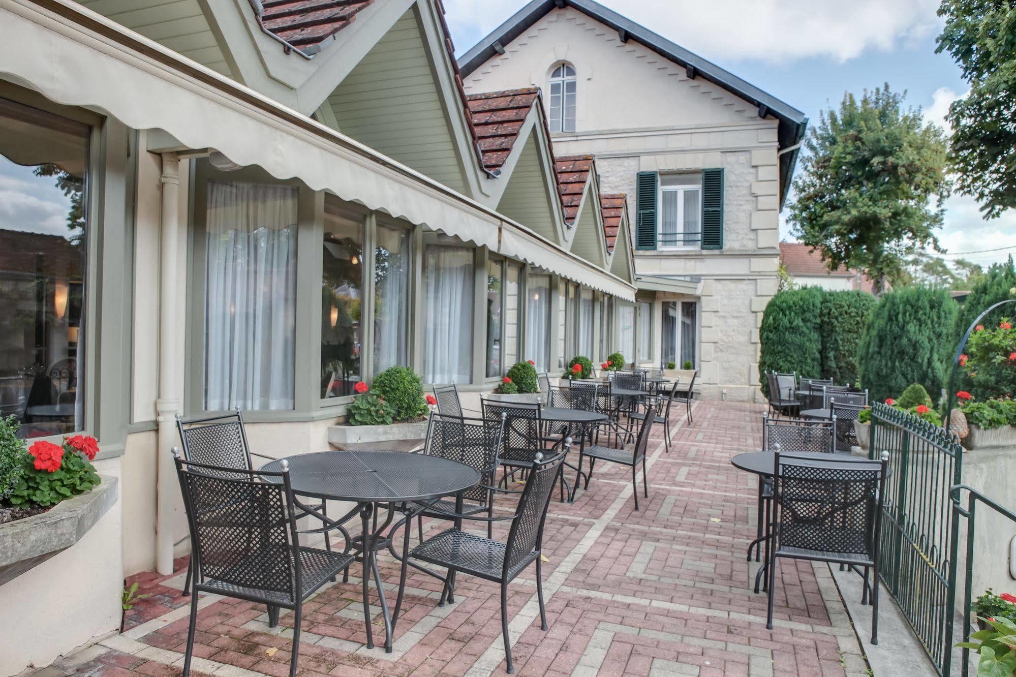 Hotel & Restaurant Le Relais D'Aumale Orry-La-Ville Exterior foto